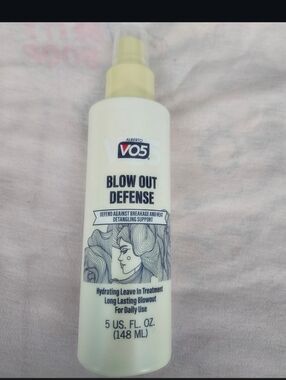 VO5 Blow Out Defense Hydrating Leave-In Treatment